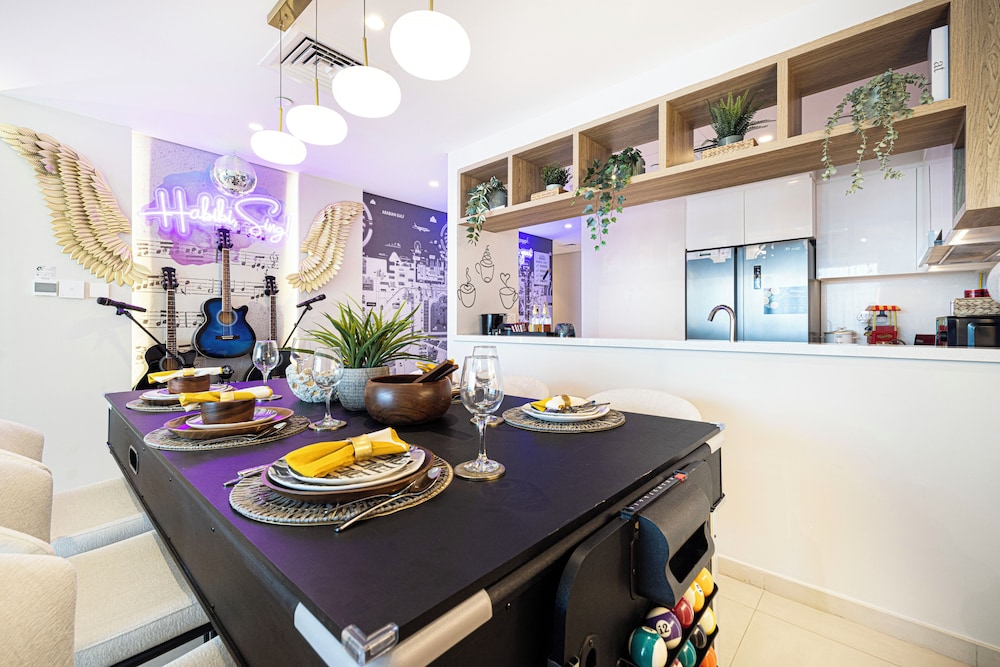 DVH Luxe Retreat 4BR Burj View Apartment