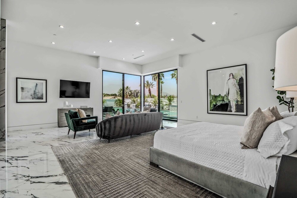 Indio Stay w/ Exclusive Amenities Pool, Hot Tub, Spa, Firepit Bravo Villa #16 by Avantstay