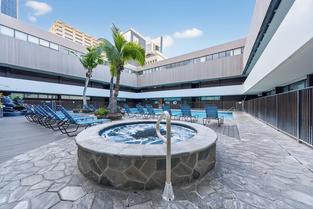 Chic Dt Honolulu Executive Condo 1 Bedroom Condo