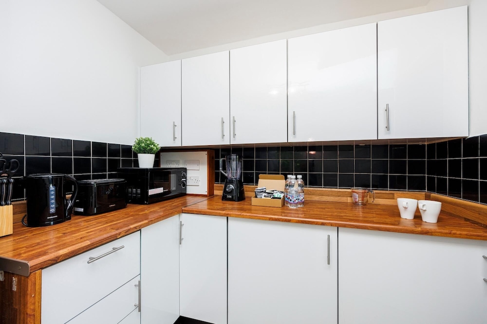 Convenient and Stylish 2-bed Apartment in Croydon view 2