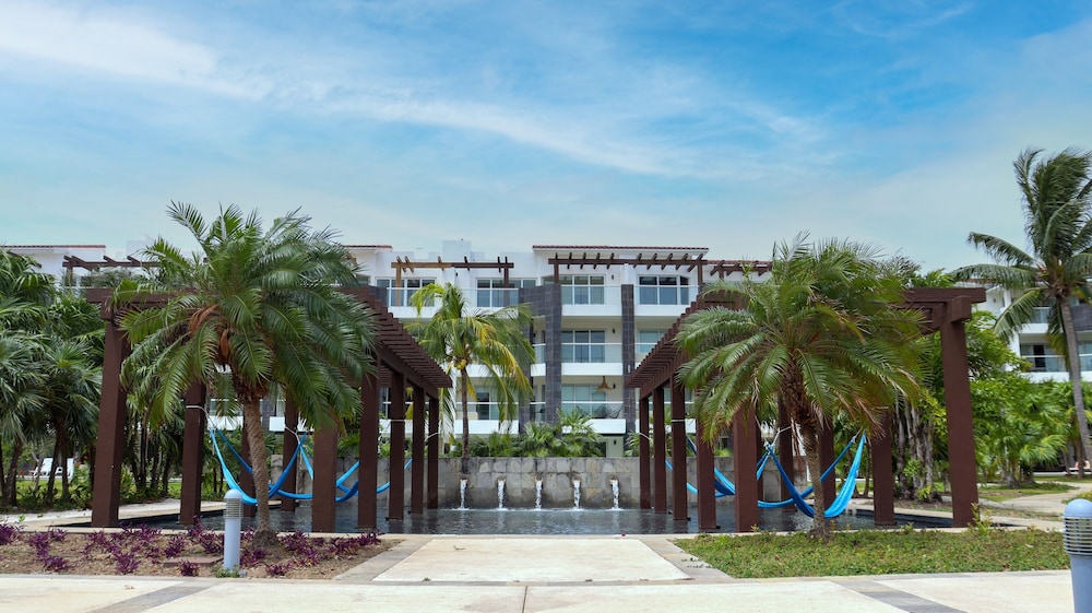Casa Azul With Private Pool 2 Bedroom Condo by RedAwning