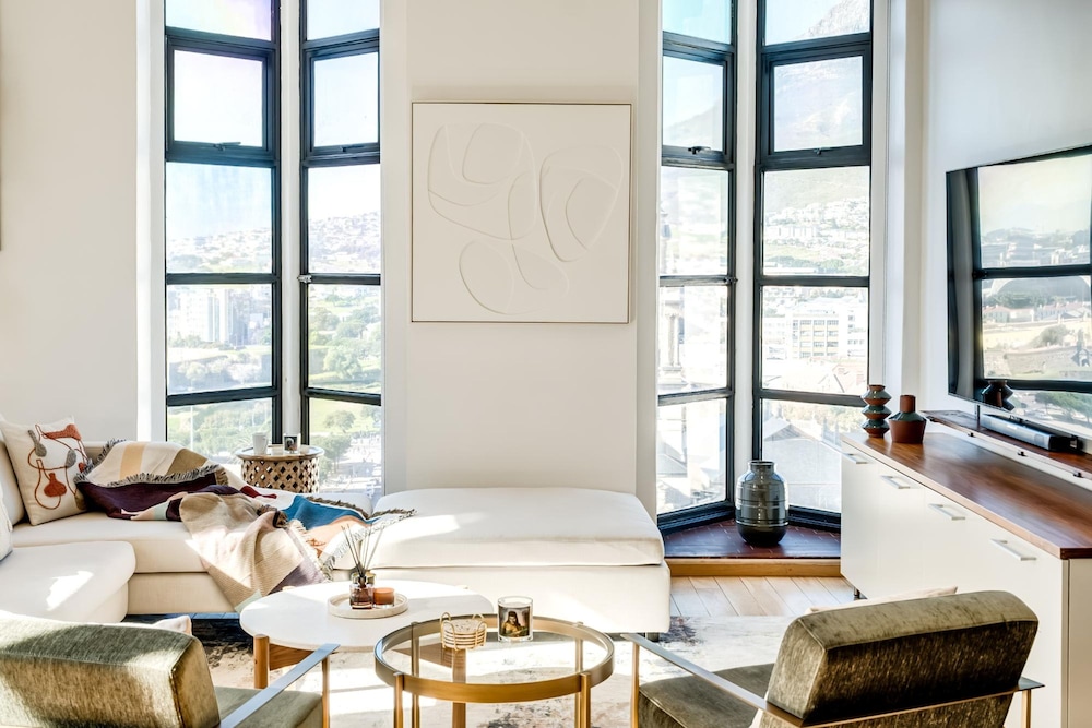 Contemporary 2bed in Art Deco Heritage Site Elevea