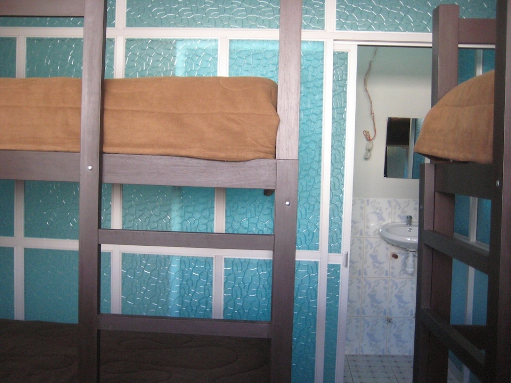 Mango Hostel Bed & Breakfast