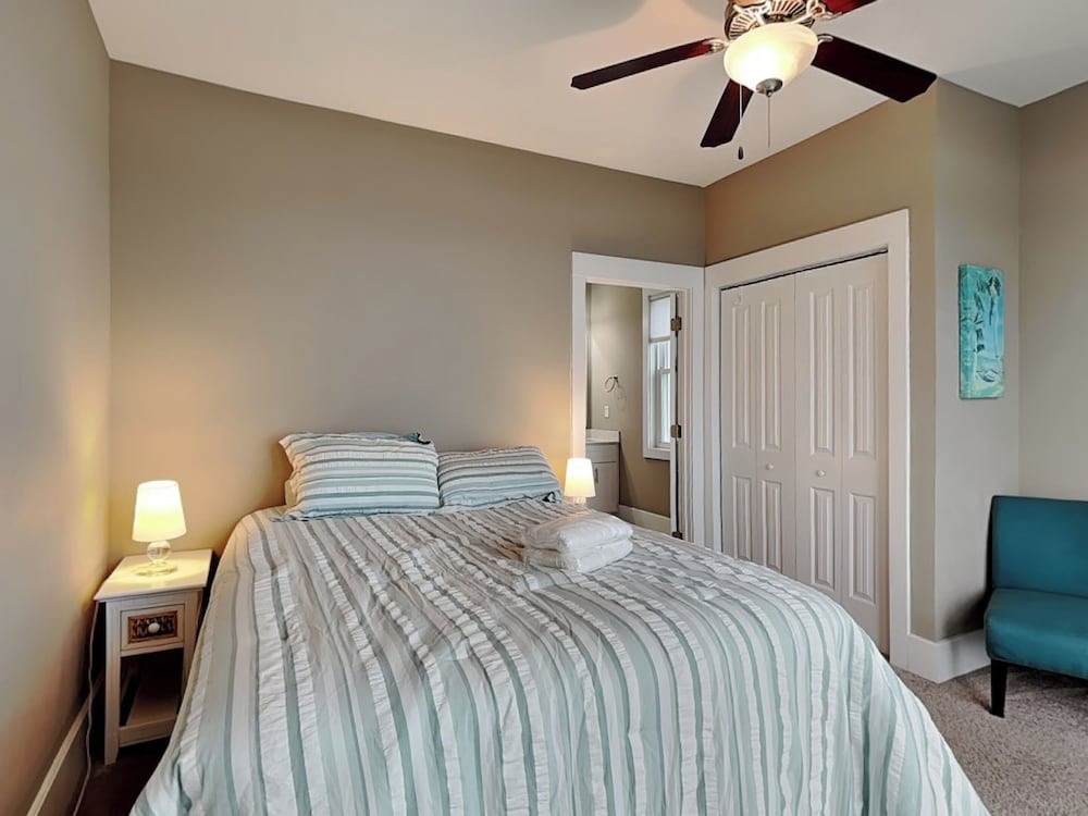 Sunshine Daydreams by Topsail Realty