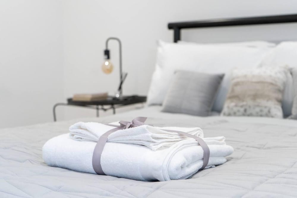 Livestay - Luxury 2bed Apartment With Free Parking view 3
