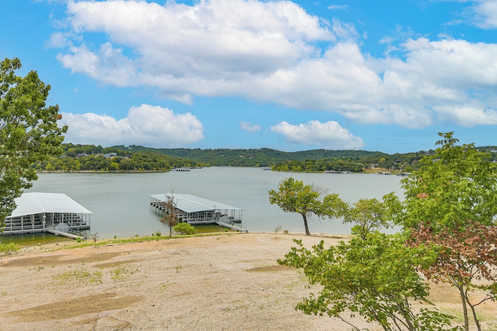Table Rock Lake Retreat: Steps to Water & Pools!