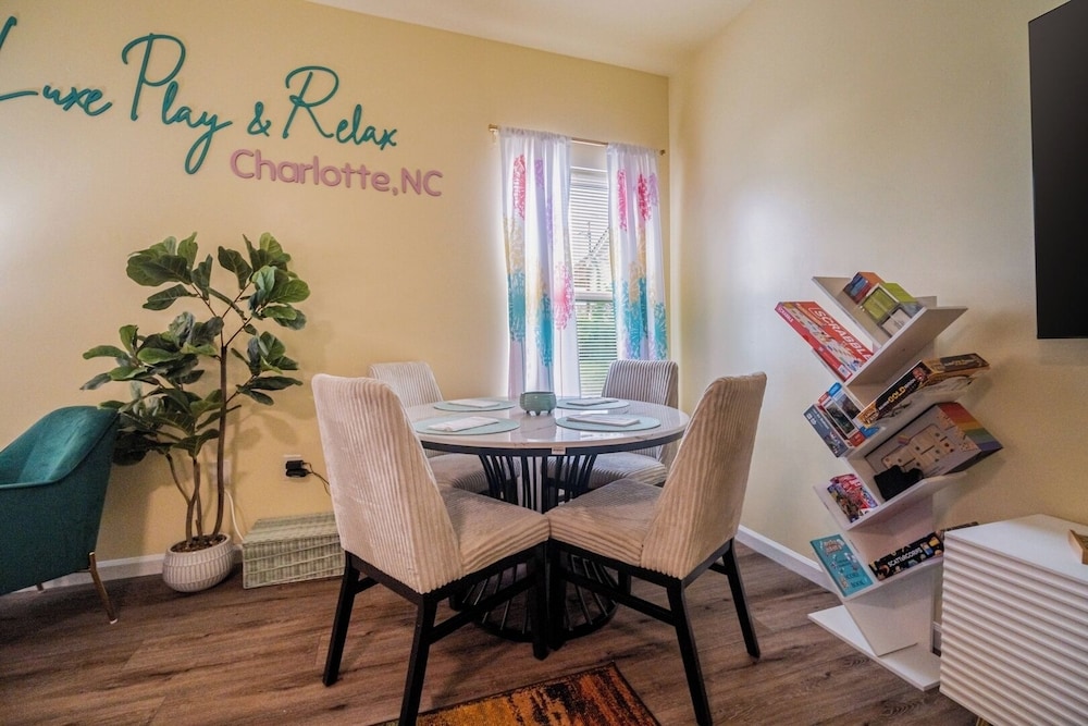 3BR Getaway Hot Tub, Games & Family Fun