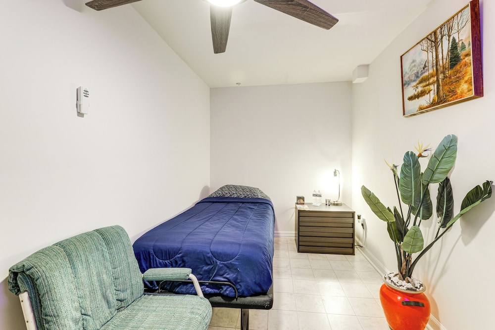 8 Mi to Dtwn Silver Spring: Convenient Condo