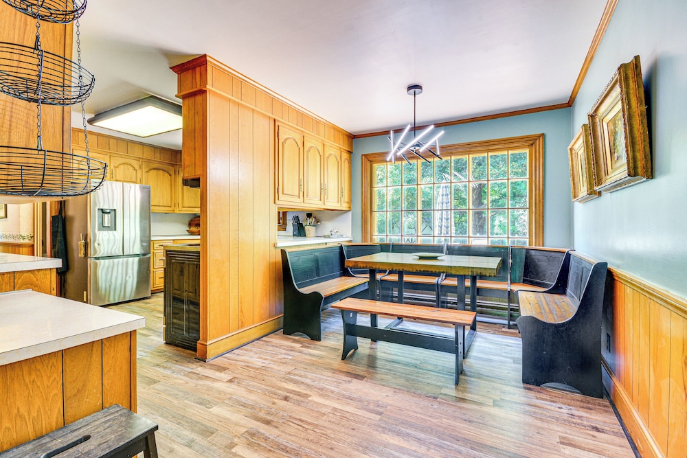 2 Mi to Main St Thomasville: Family Home w/ Games