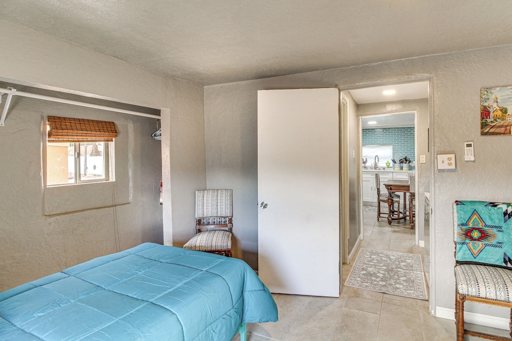 3 Mi to Old Town, Fenced Yard: ABQ Abode!