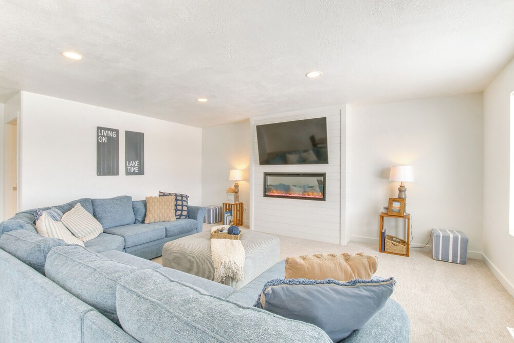 Walk to Marina & Lake: Spacious Garden City Gem!