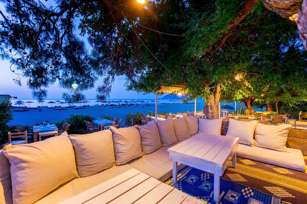 Etenna Beach Bungalows - Image 42