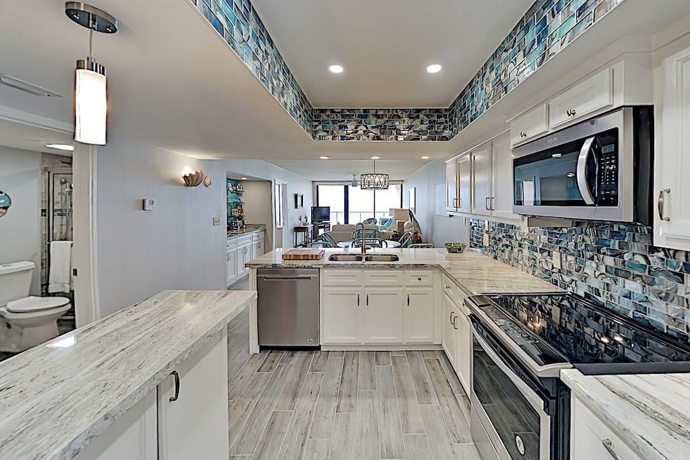 Gulf-front 2BR w/ Resort Amenities, Beach Access