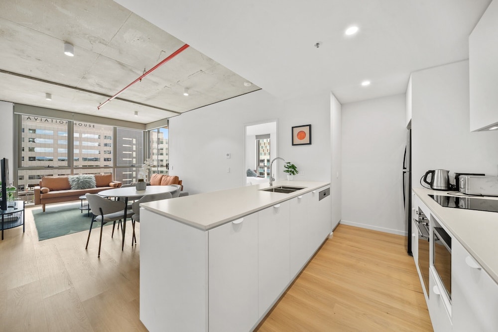 Bright 2-bed Apartment With Gym, BBQ & Pool Access