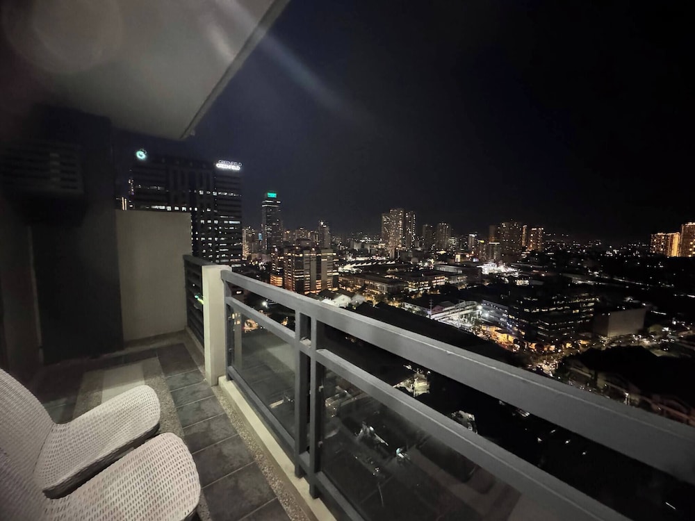 Flair Towers Condo Near MRT Bonifacio and Shaw Within Greenfields