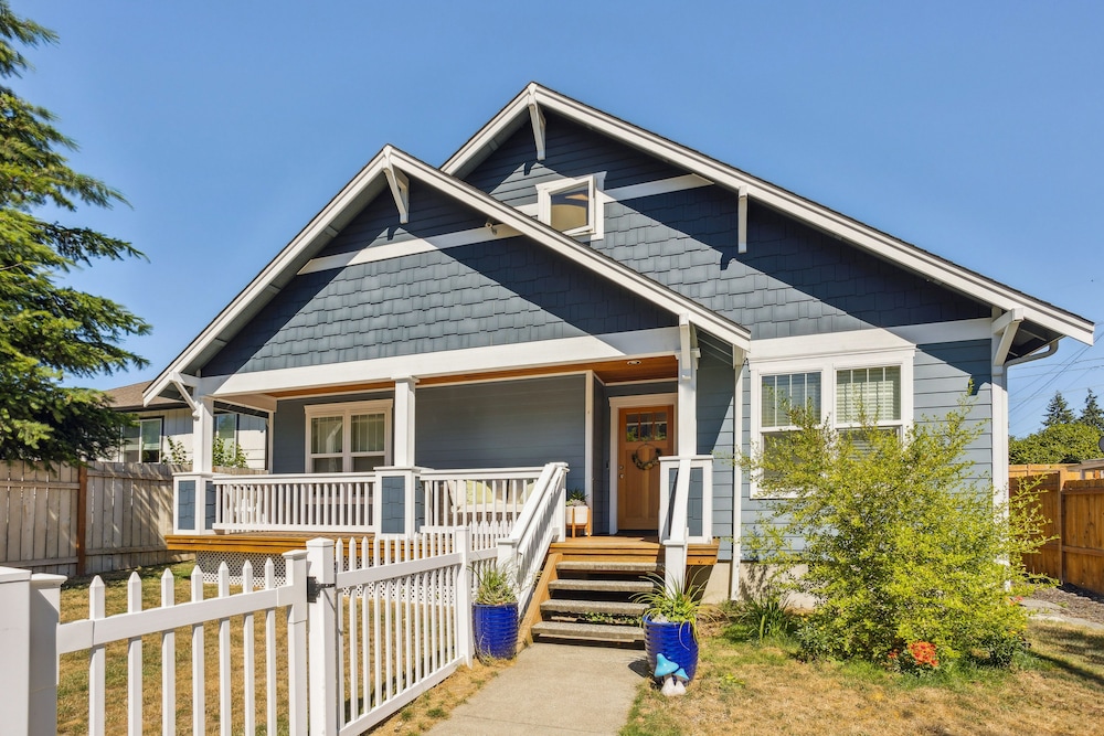 Seattle Vacations - Cheery Tacoma Vacation Rental: 7 Mi to Owen Beach! - Property Image 1