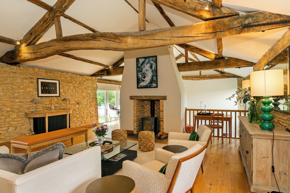 Stunning 4BD Family Home Near Banbury