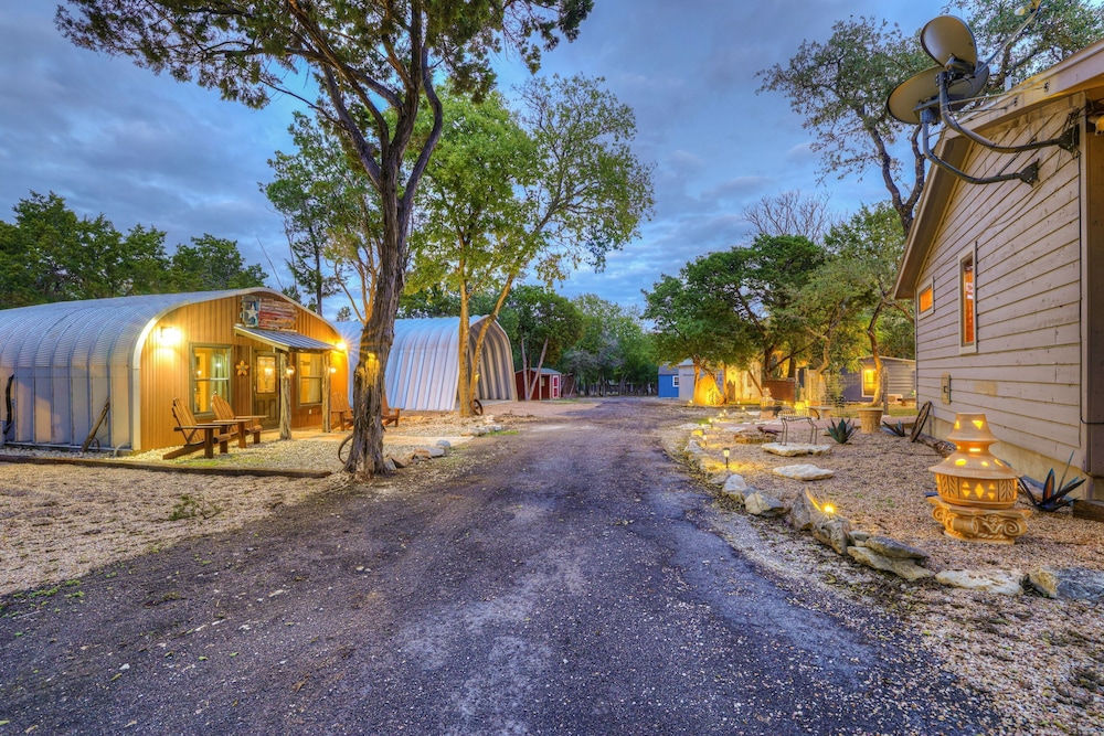 Terracotta Oasis - Wimberley for 30 Guests