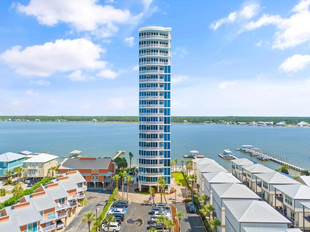 Lagoon Tower 1002