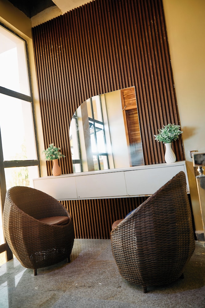 Mo's Place by Zuno Homes