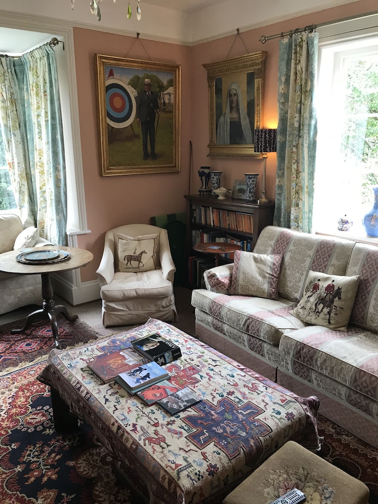 Lower Buckton Country House - Sleeps 12