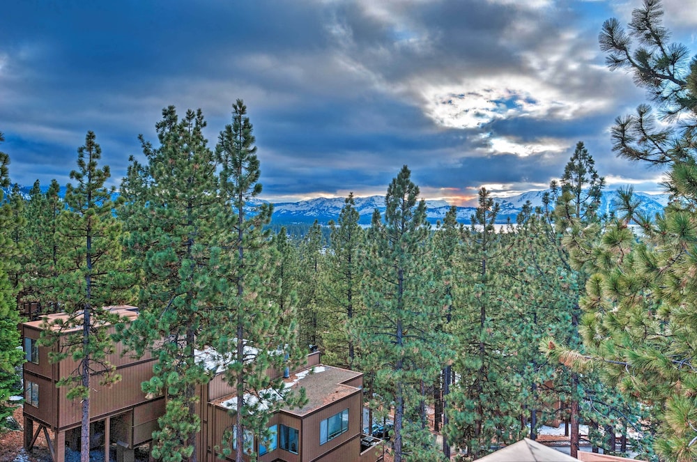 Tahoe Retreat w/ Deck - 2 Mi to Nevada Beach! - Property Image 15