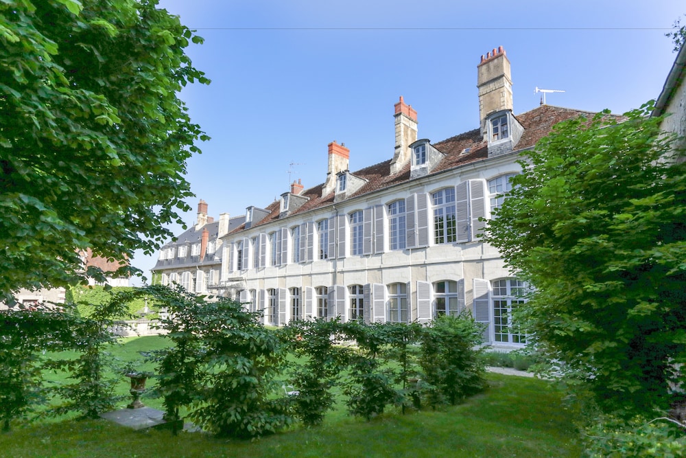 Bourges Vacations - Hotel de Panette - Chambres historiques - Property Image 2