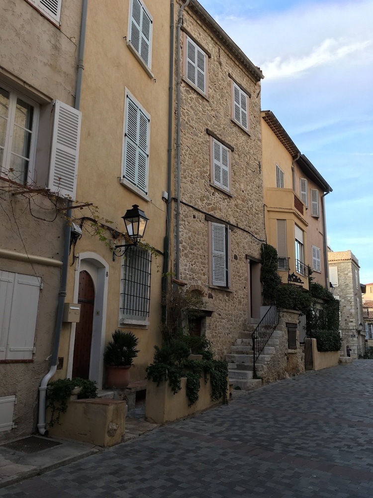 Picasso Apartments view 2