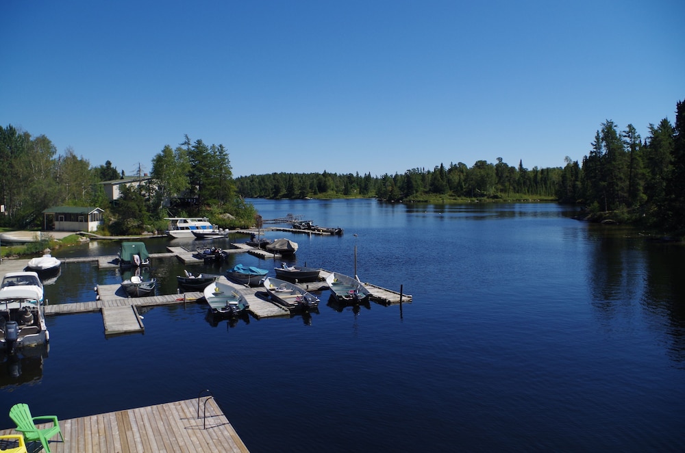 Dogtooth Lake Resort