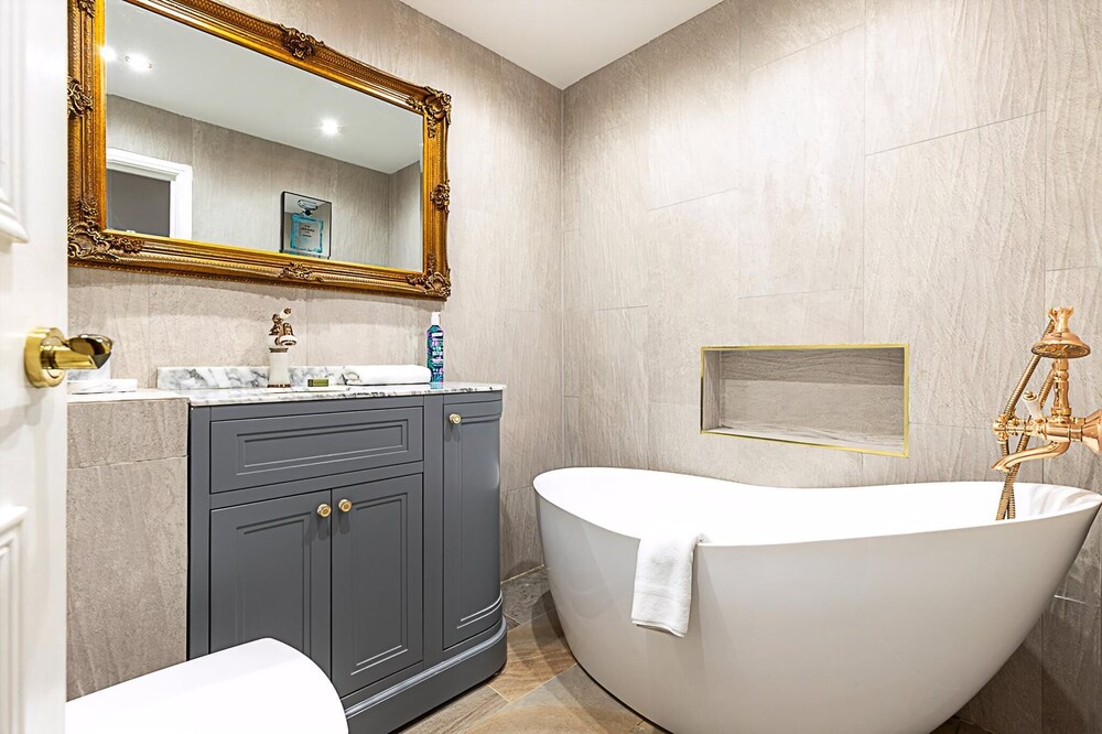 Spacious 4-bed House Near Liverpool St