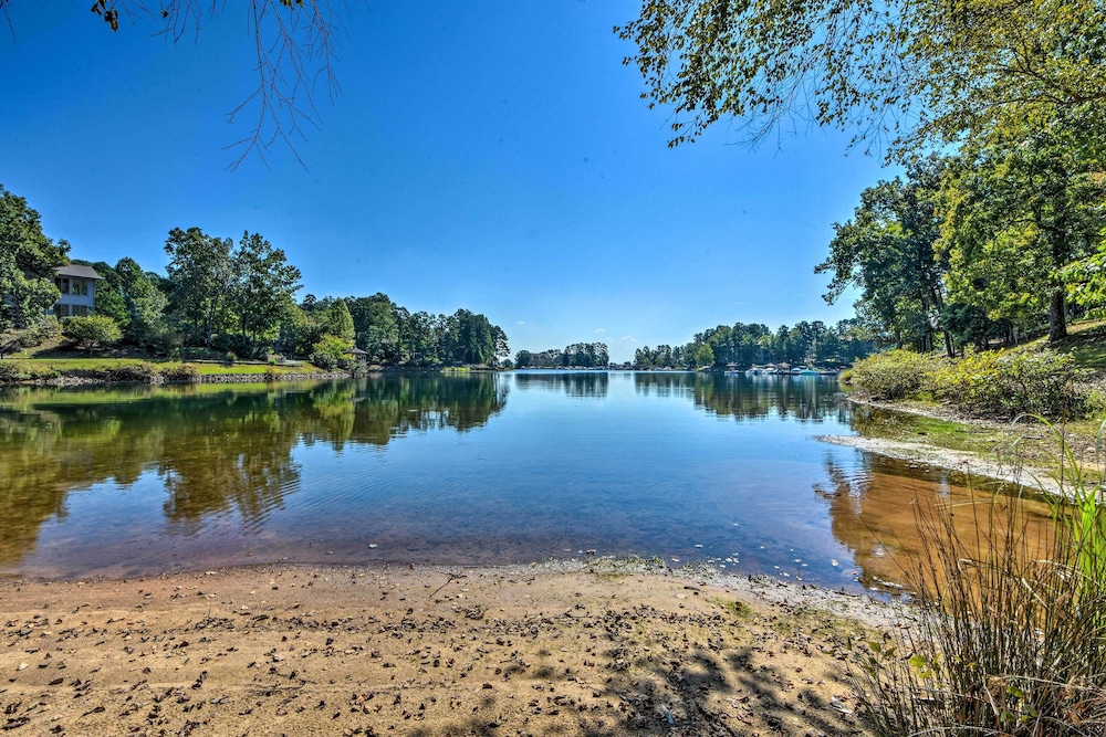 Clemson Game Retreat: Lakefront Keowee Key Condo