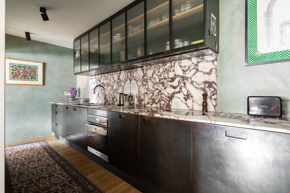 Pont Street IV by Onefinestay
