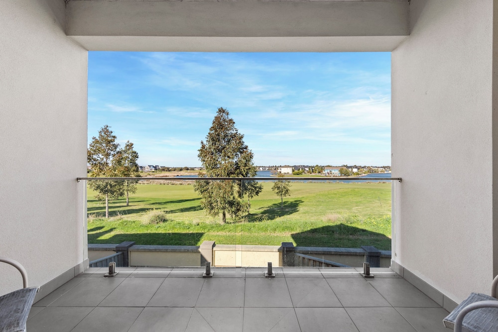golf pool 2B House in point cook VIC