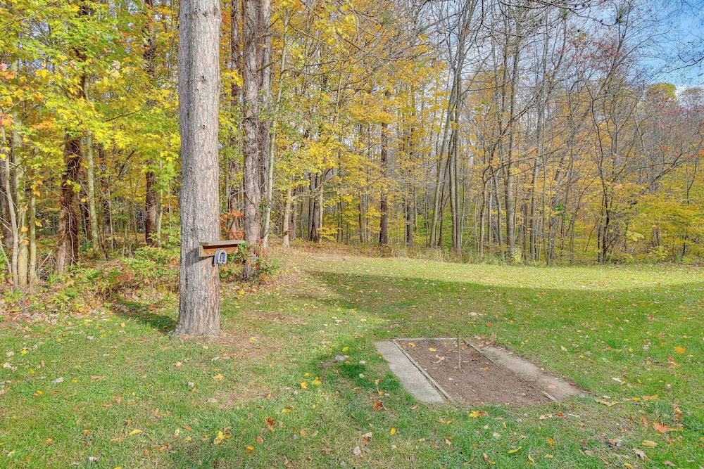 Private Hannibal Cabin With Sauna & Hot Tub!