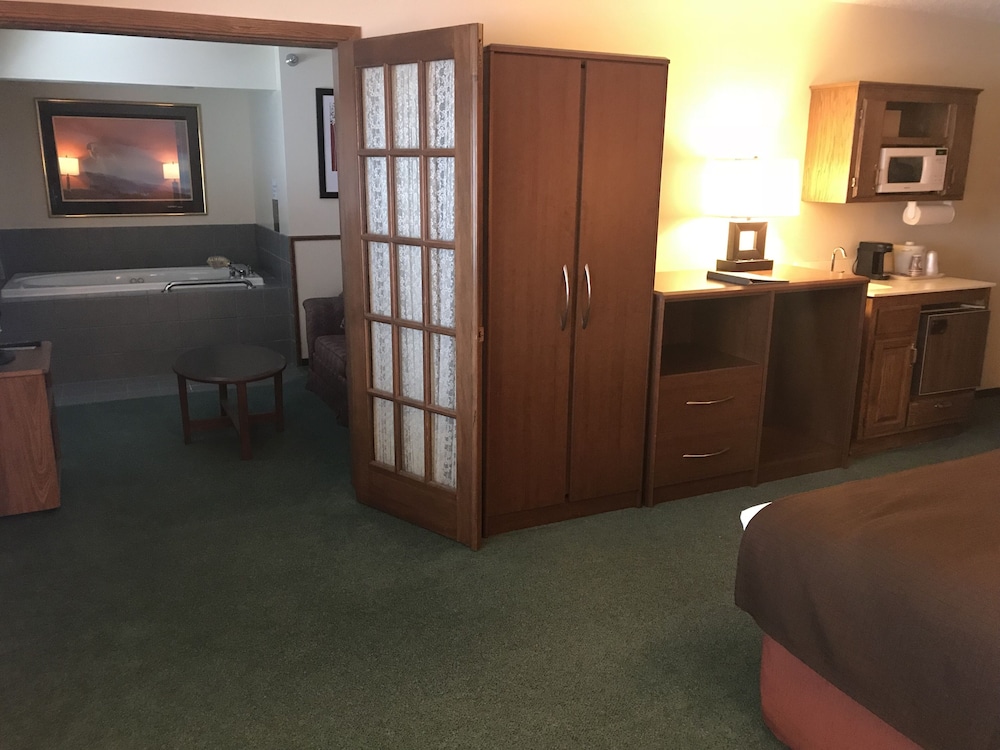 Northwoods Inn & Suites Blackduck view 3