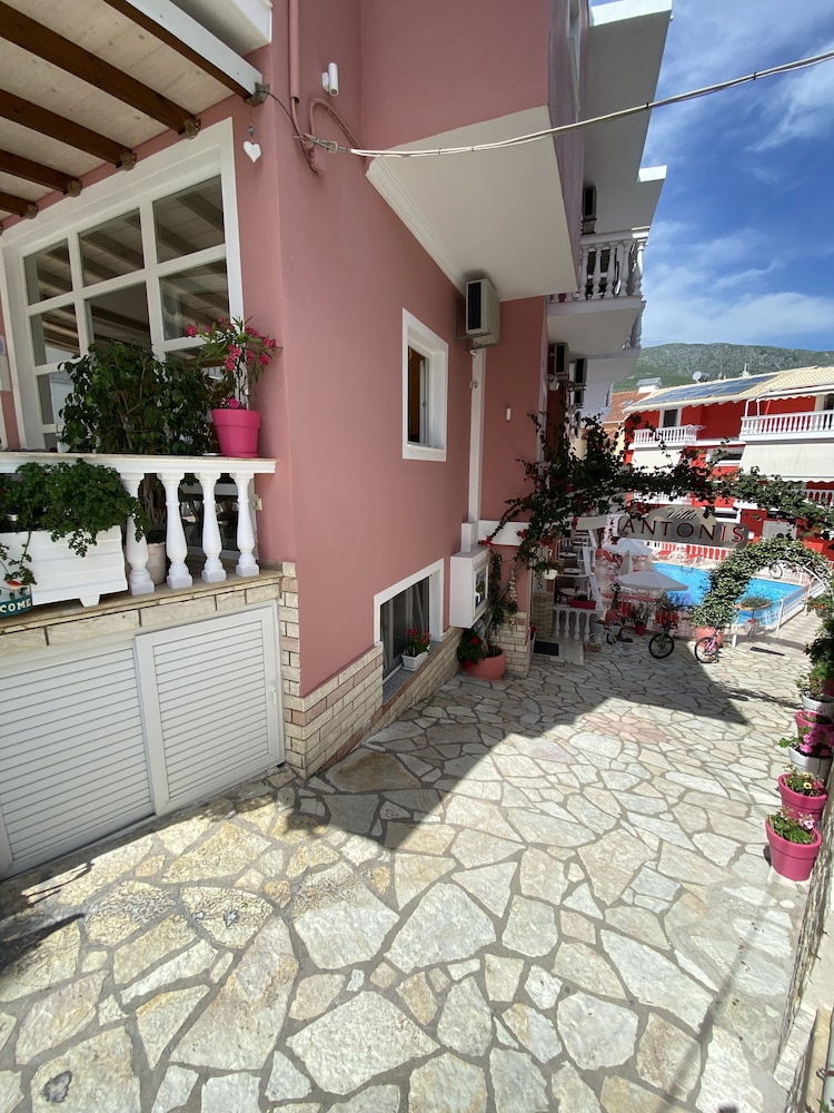 Villa Antonis