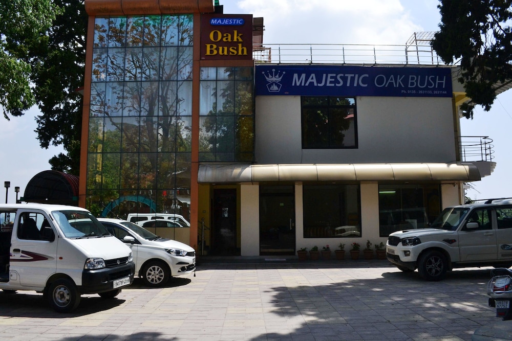 Hotel Majestic Oak Bush