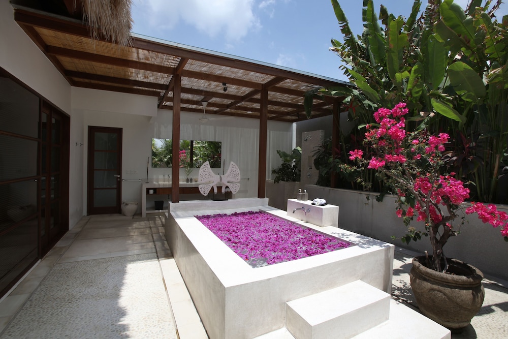 Nyaman Villas
