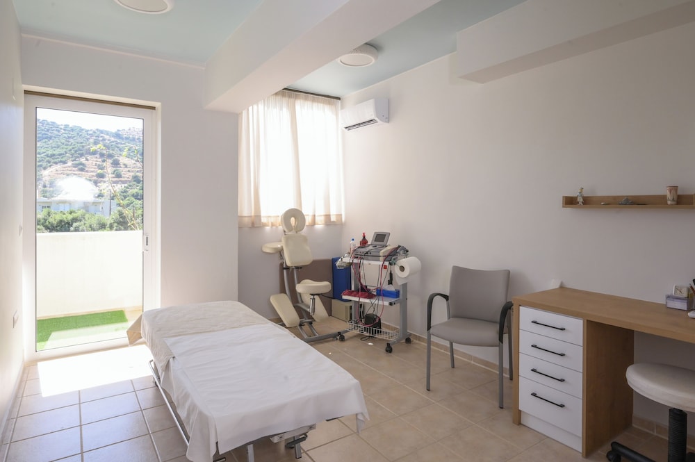 Antonis Apts - Physio Fitness Retreats
