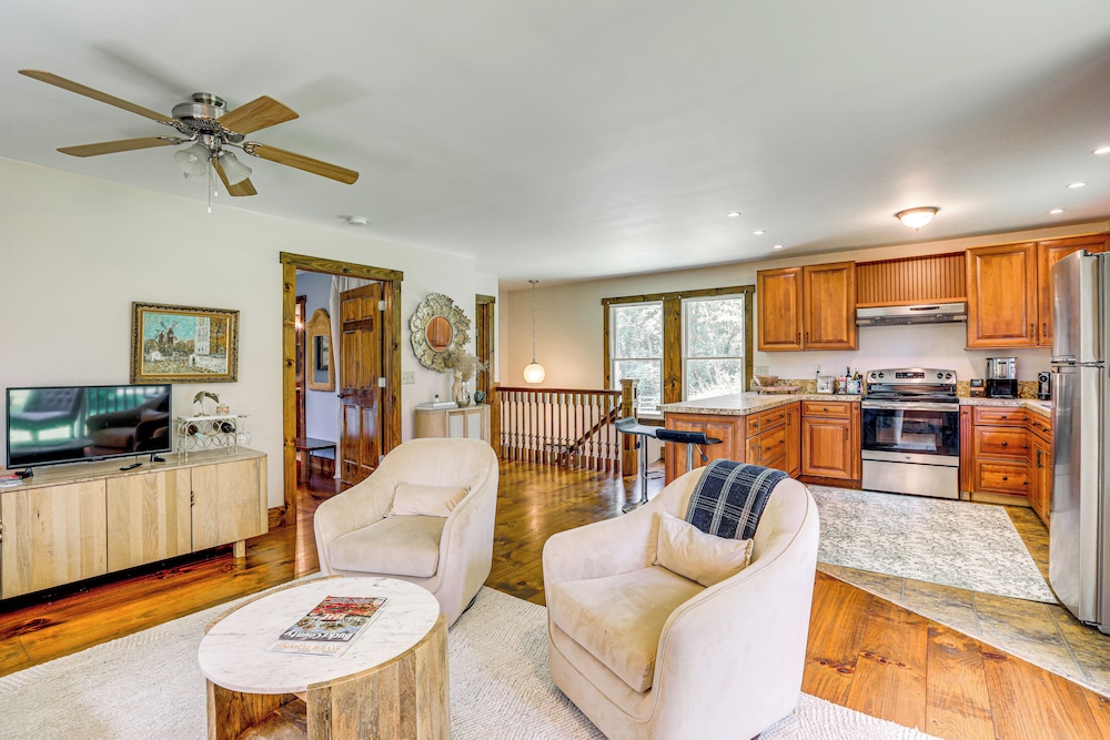 Walk to River: Couples Retreat in Kintnersville!