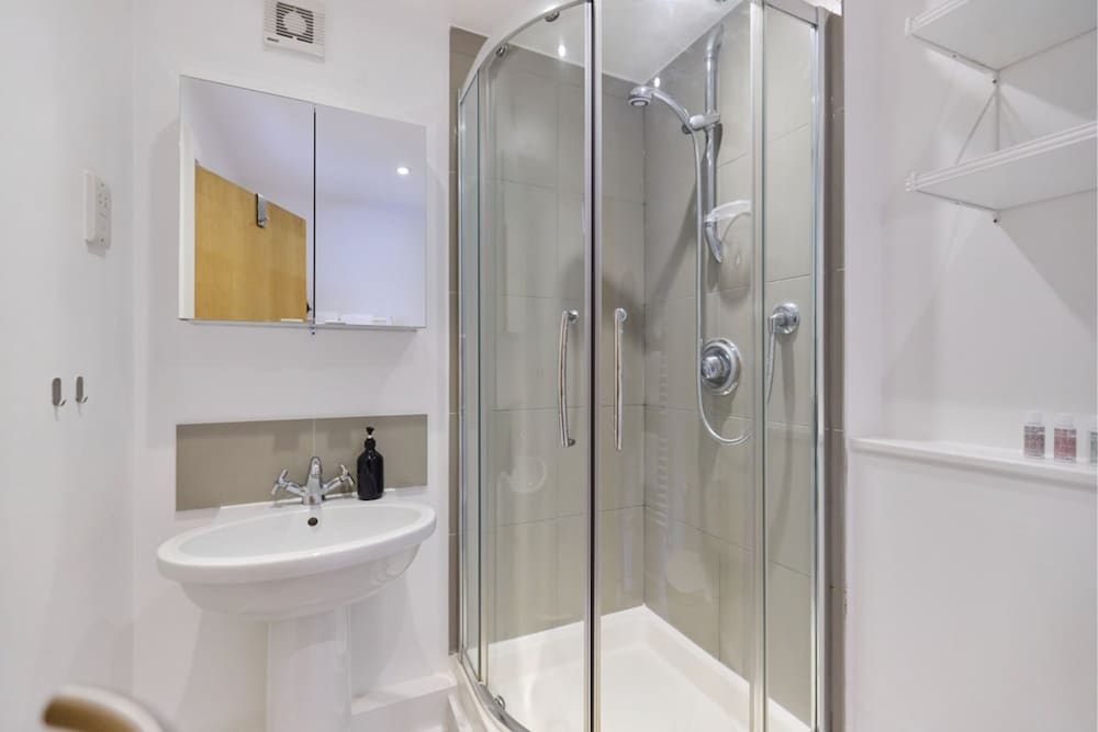 The Gwendolen Retreat - Inviting 2bdr Apartment With Balcony