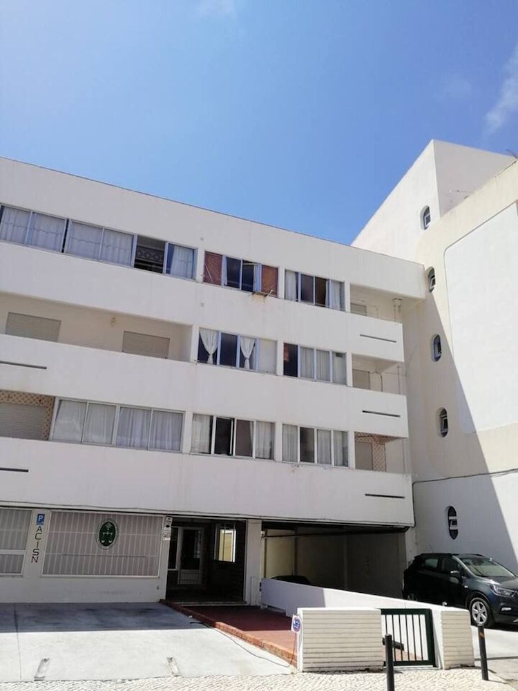 2 Bed Flat - Sleeps 5 - Parking - Wifi
