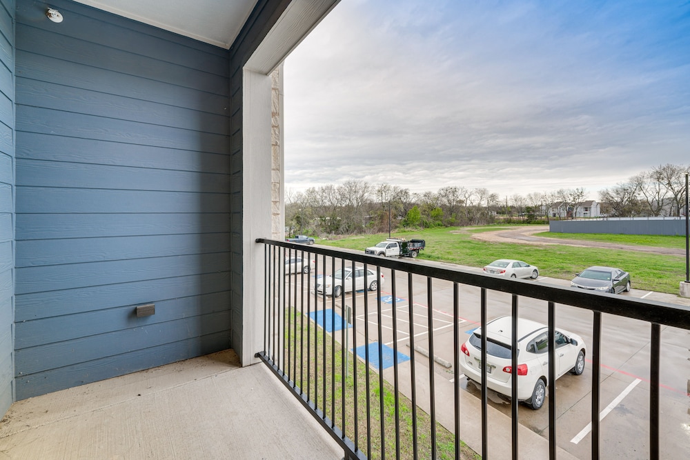 Close to Lakes & Museums: Bonham Vacation Rental view 4