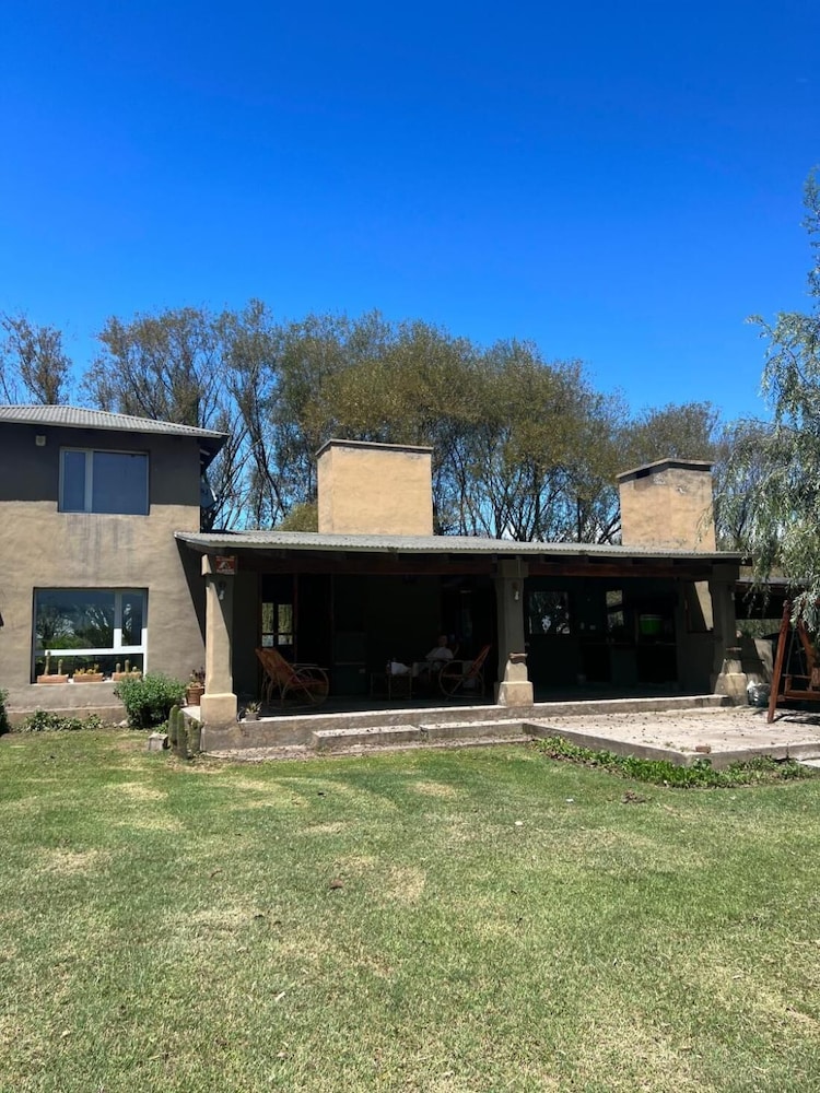 Munay Rural Home Near the Lake