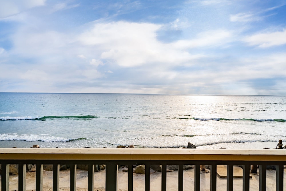 Luxury Oceanfront Condo With Private Beach Access