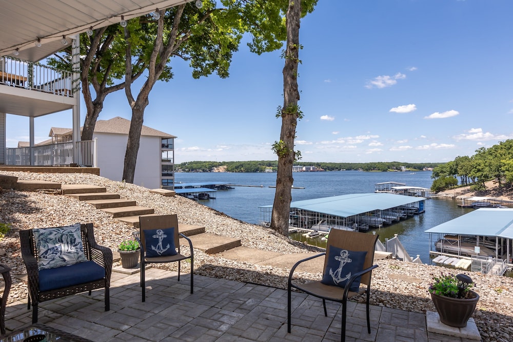 Pet-friendly Condo at Mm-19 w/ Boat Slip & Lake Views