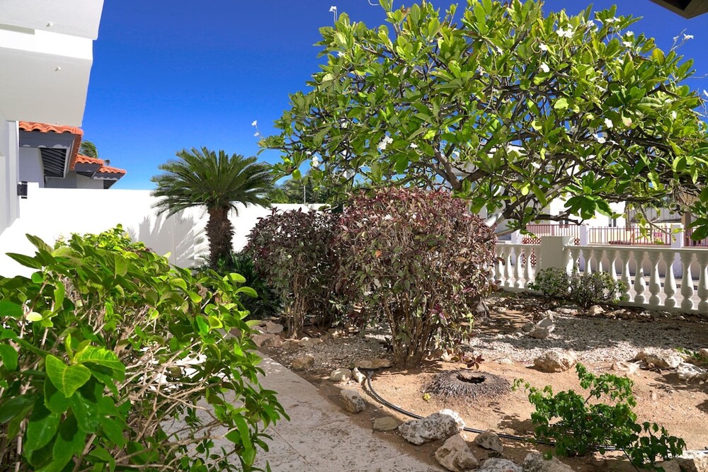Large Villa-pool-6 Room-sleeps 14-nearby Marriott