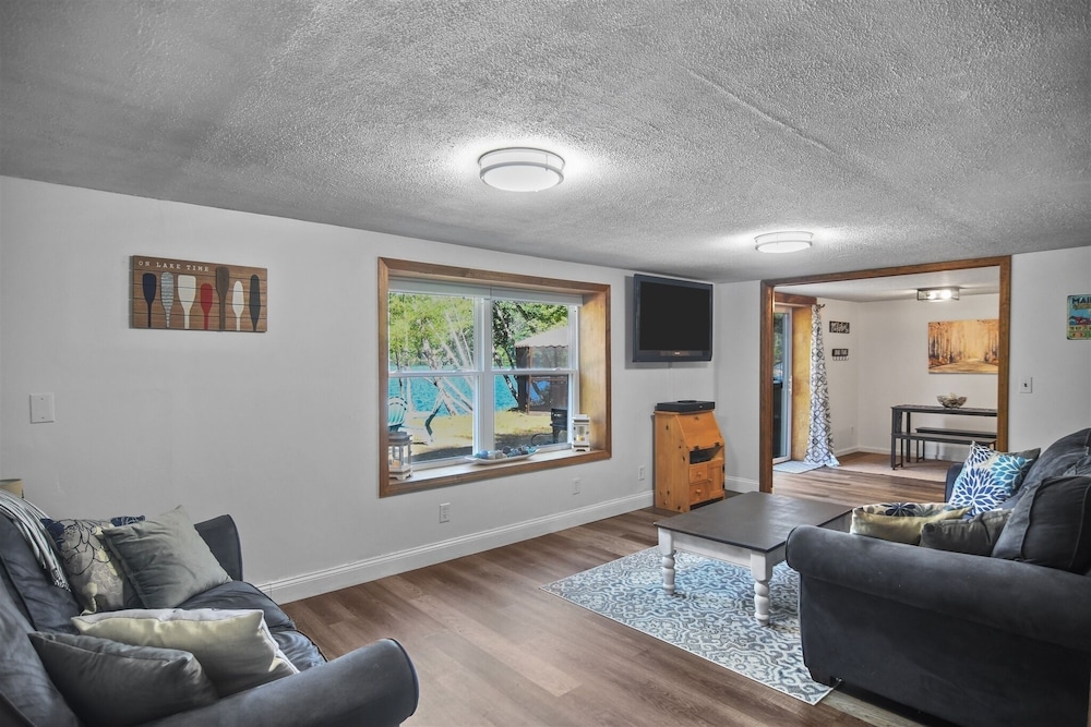 Randall Lake Retreat-limit 7 3 Bedroom Villa by Redawning view 2