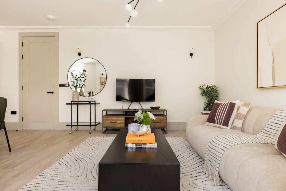 The Brunswick Square Retreat - Glamorous 1bdr Flat