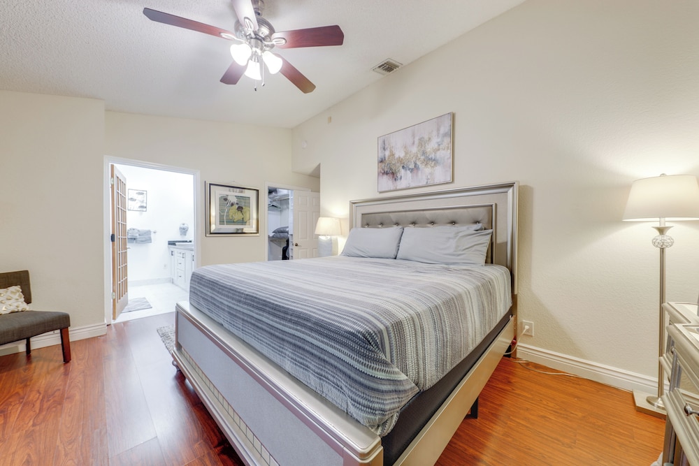 Fishing Dock & Canal Views: Fort Lauderdale Home!